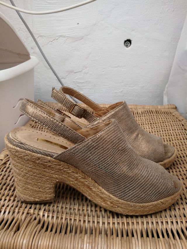 Sandalias doradas