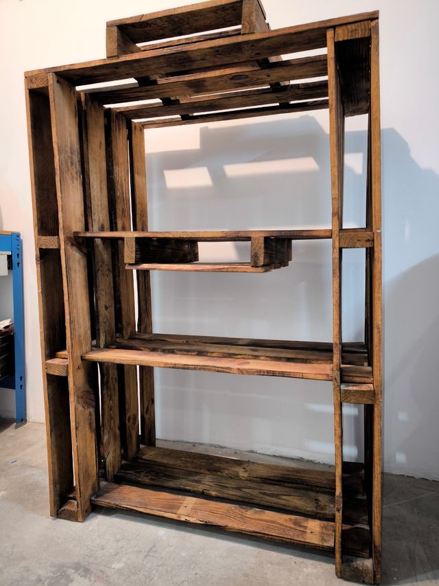 Mueble de palets barnizado 