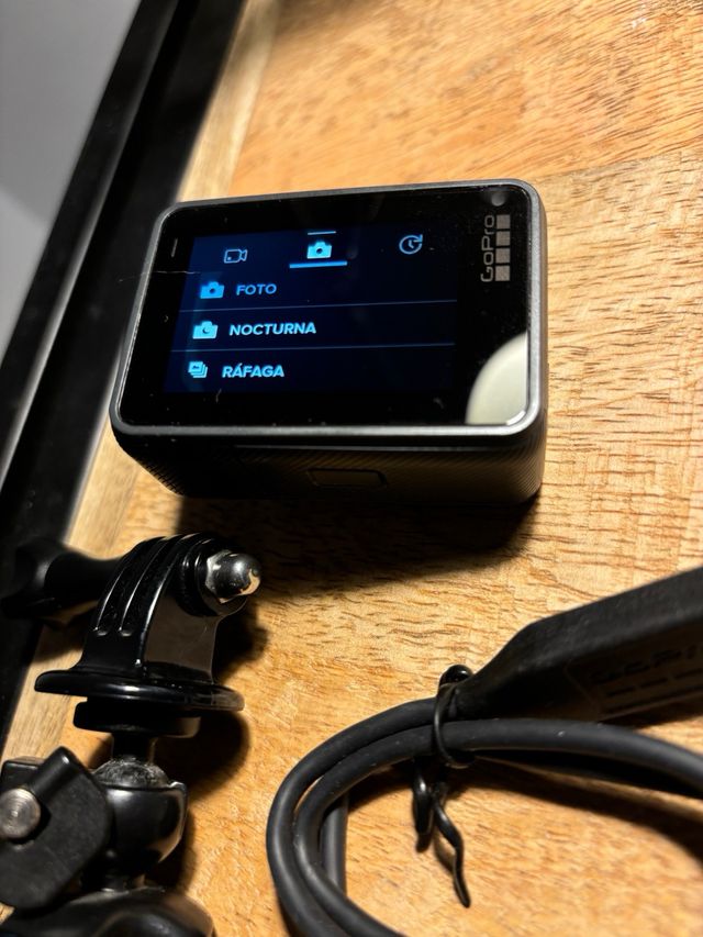 Gopro Hero 5 Black + bateria extra + trípode