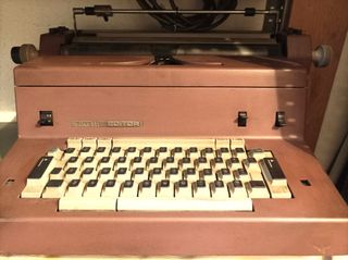 Maquina de escribir eléctrica Olivetti