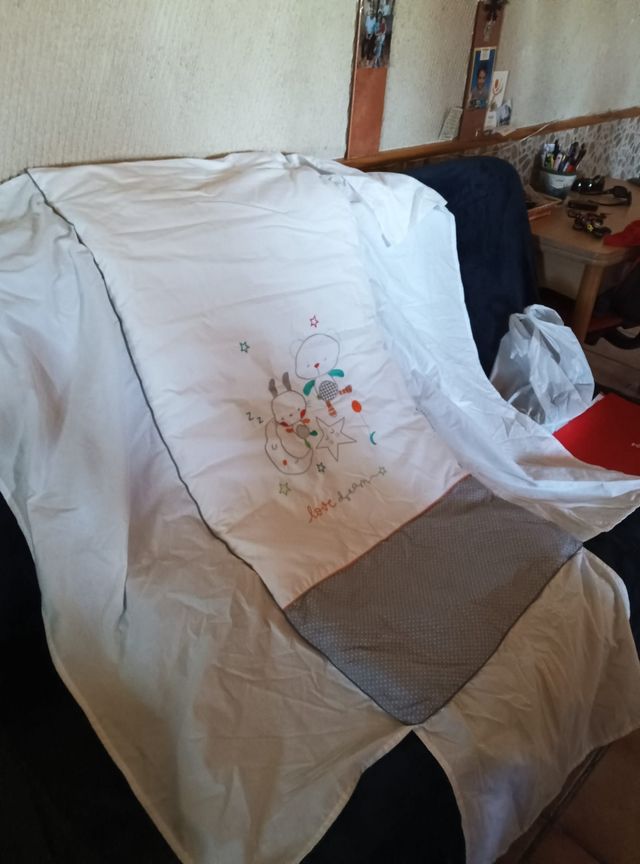 Edredón y chichonera cuna