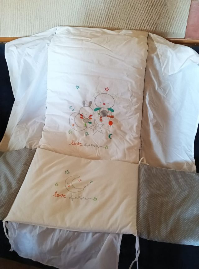 Edredón y chichonera cuna