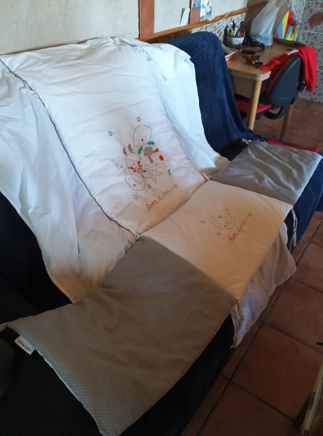 Edredón y chichonera cuna