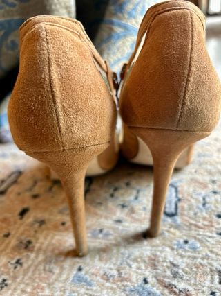 Salones de ante, piel serpiente y malla Espinela