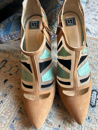 Salones de ante, piel serpiente y malla Espinela