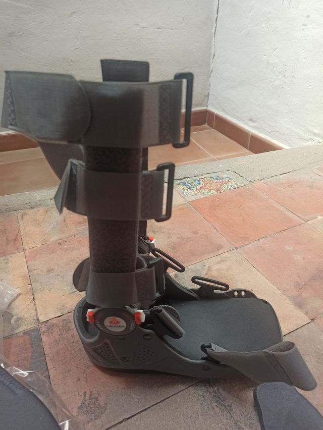 Bota ortopedica articulada