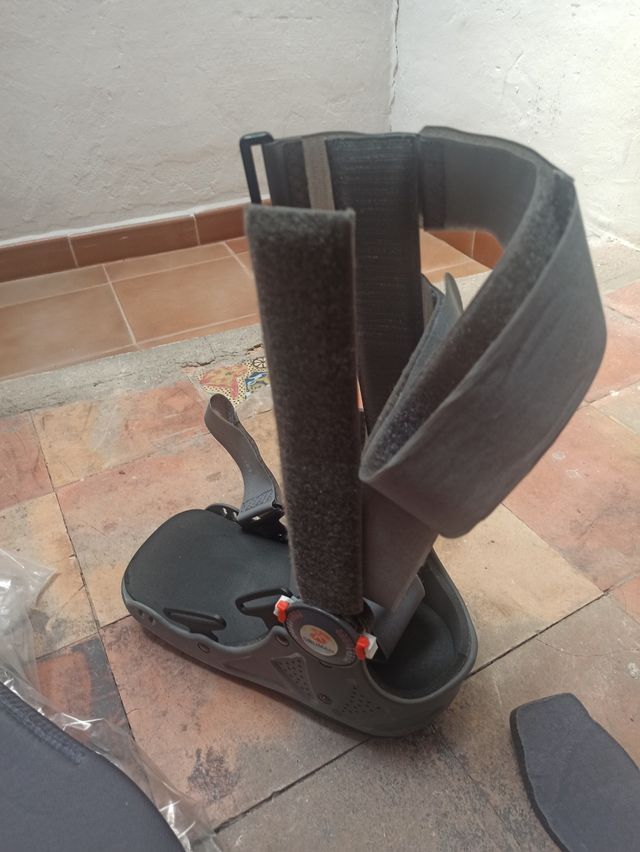 Bota ortopedica articulada