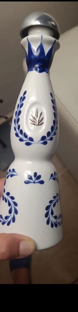 Botella en cerámica ( Tequila Azul)