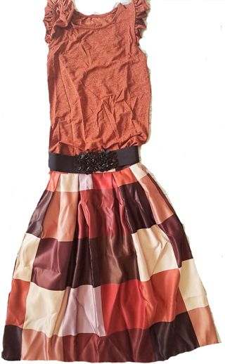 Conjunto falda, camiseta y cinturón