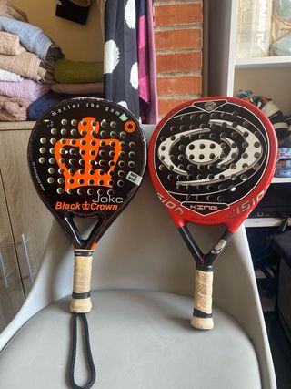Dos palas de padel.