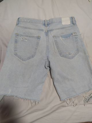 Pantalón tejano corto chico de Bershka 