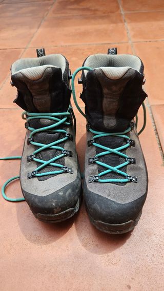 Botas semirigidas chica montaña