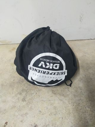 Casco esquí con gafas adheridas