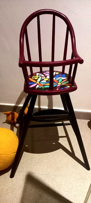 Trona antigua de madera silla