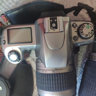Cámara Nikon f65 de carrete