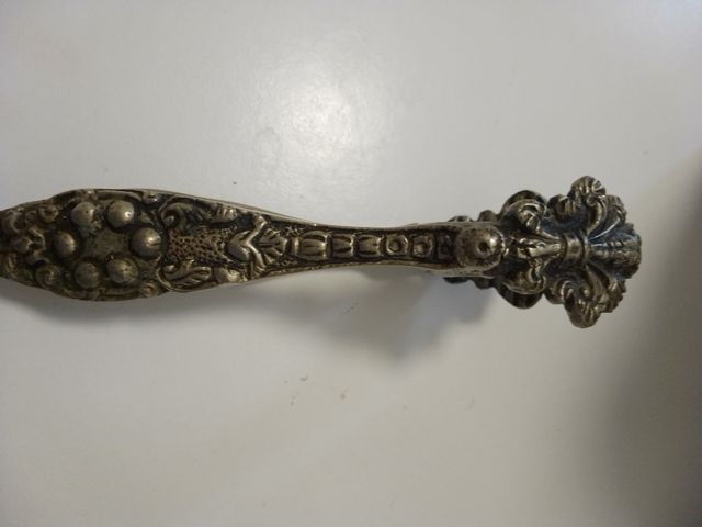 Schiaccianoci vintage in ottone