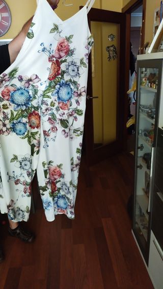 Mono largo blanco con flores