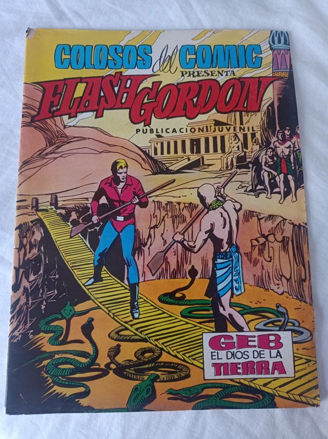 Lote de 25 cómics antiguos: americanos y españoles