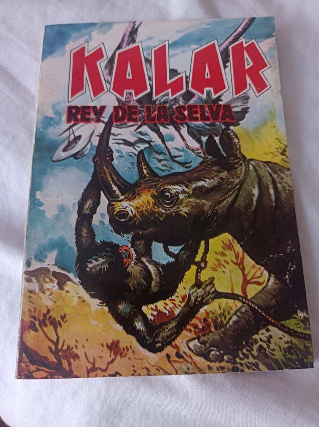 Lote de 25 cómics antiguos: americanos y españoles