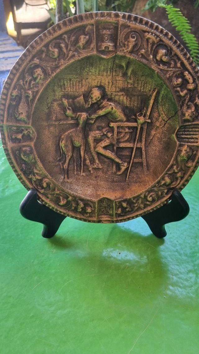 Plato de Don Quijote de bronce