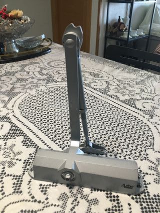 CIERRE HIDRAULICO AZBE PLATA