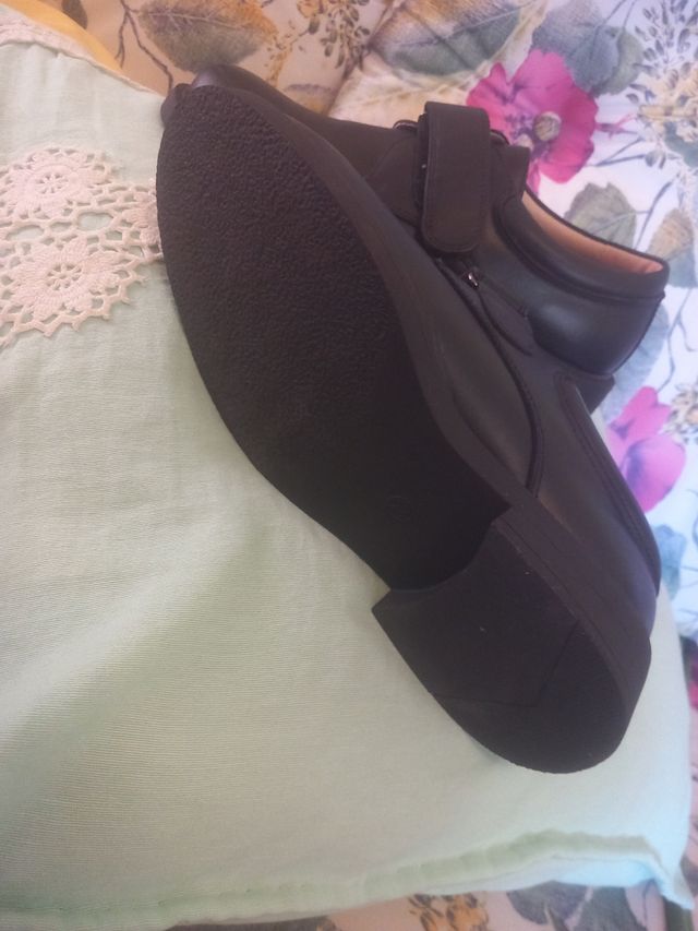 Zapatos chico nuevos talla 38