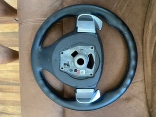 Volante bmw Serie F con levas 