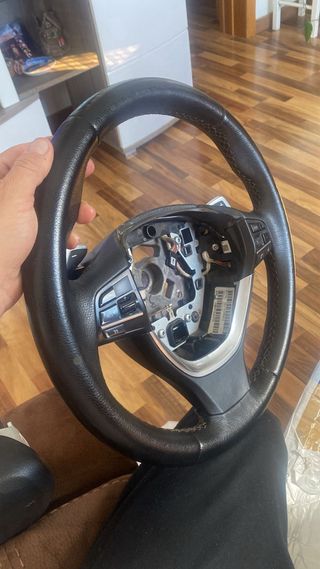 Volante bmw Serie F con levas 