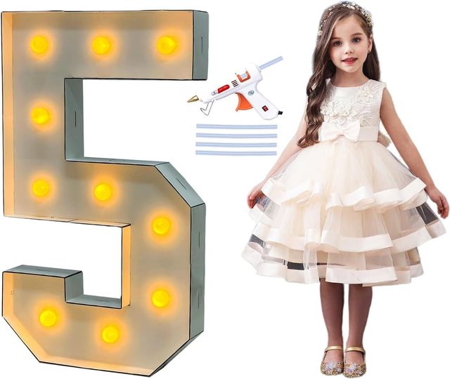 Números 1 y 5 iluminados para decoración cumpleaño