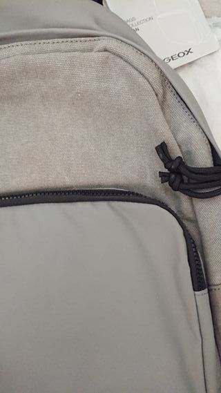 MOCHILA GEOX TRANSPIRABLE / NUEVA CON ETIQUETAS