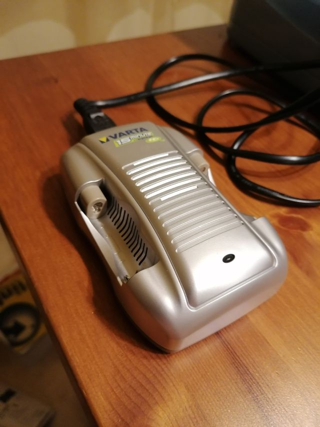 CARGADOR RÁPIDO DE PILAS