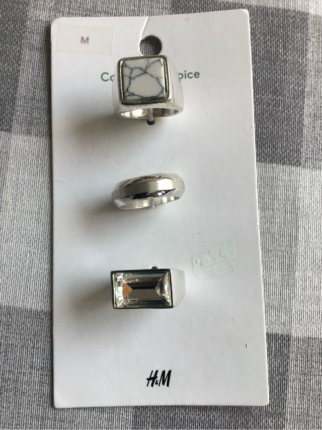 Anillos talla M de bisutería de color plata.