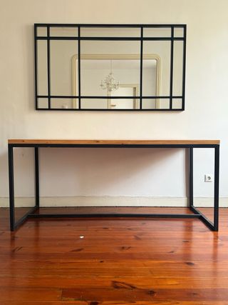 Mesa estructura de hierro y madera