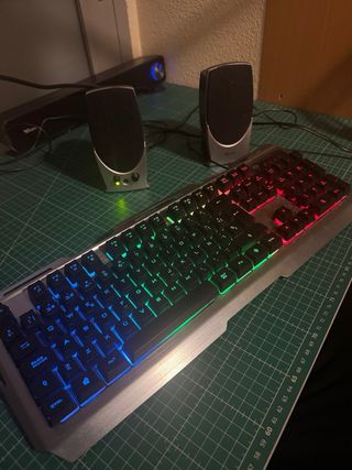 Teclado + Altavoces TRUST