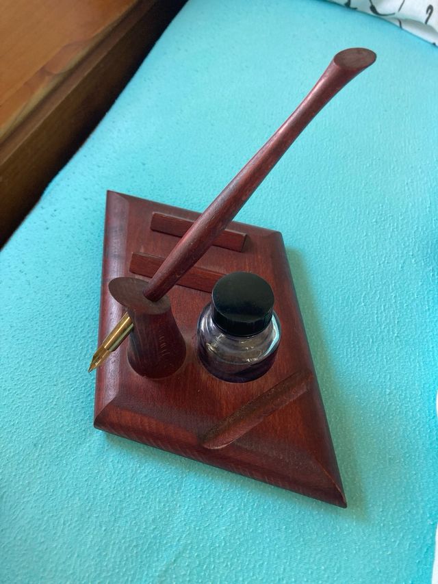 Pluma caligráfica con soporte