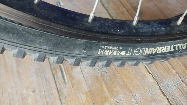 Bicicleta usada muy poca lleva mucho tiempo guarda