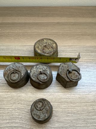 Antiguas pesas de básculas de principios de siglo
