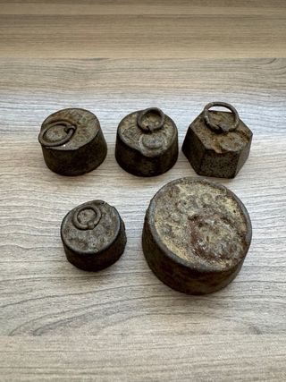 Antiguas pesas de básculas de principios de siglo