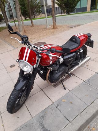 Triumph Bonneville Street Twin 900 A2 con extras