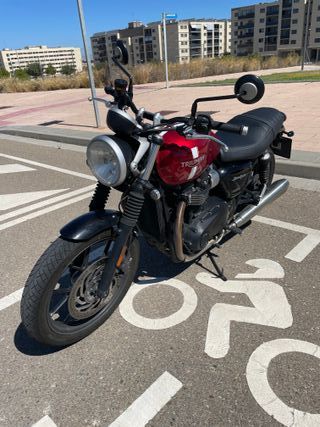 Triumph Bonneville Street Twin 900 A2 con extras