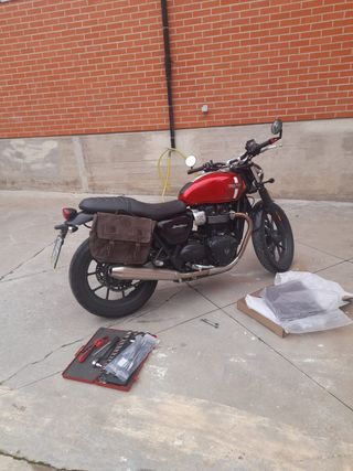 Triumph Bonneville Street Twin 900 A2 con extras