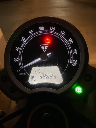Triumph Bonneville Street Twin 900 A2 con extras