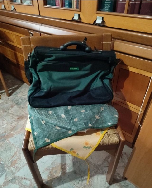 Valigia Benetton con tracolla