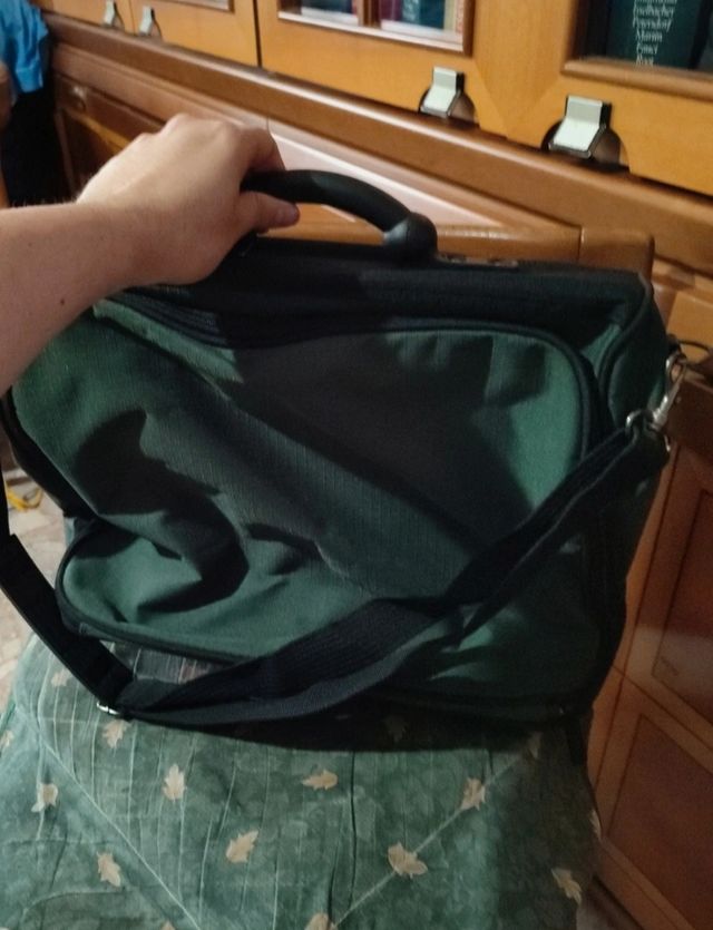 Valigia Benetton con tracolla