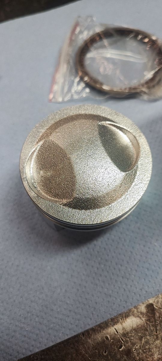 Pistón motor 140 Alta compresión.