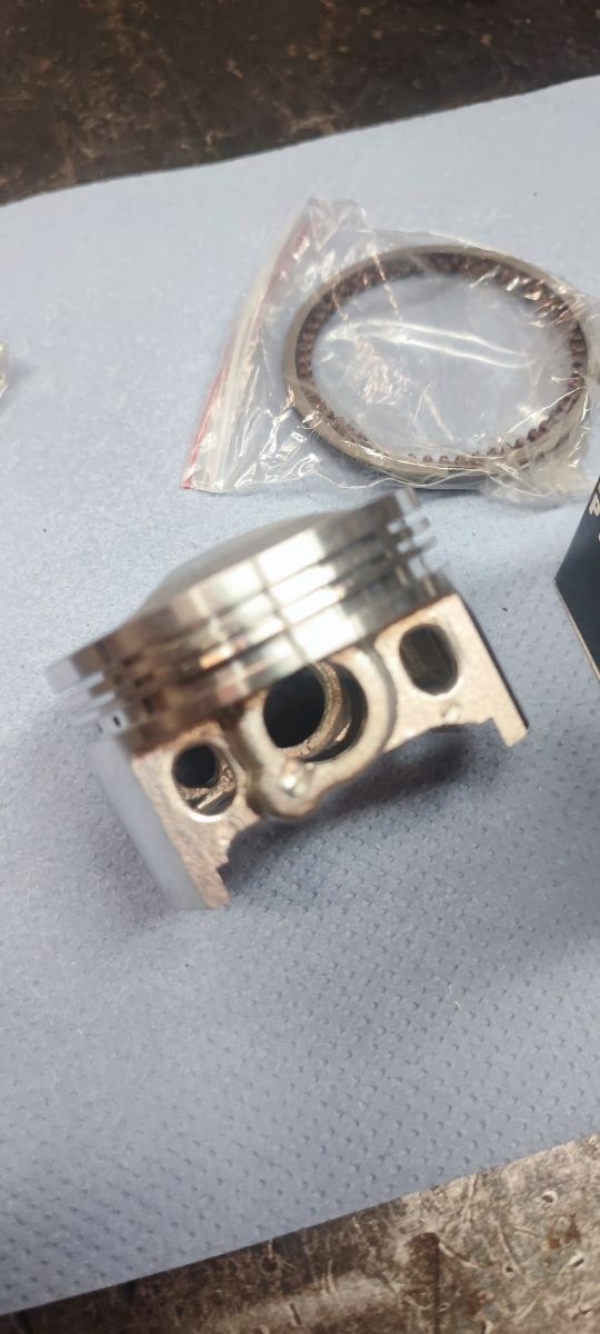 Pistón motor 140 Alta compresión.