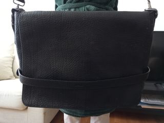 Maletín colgar de piel negro