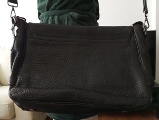 Maletín colgar de piel negro