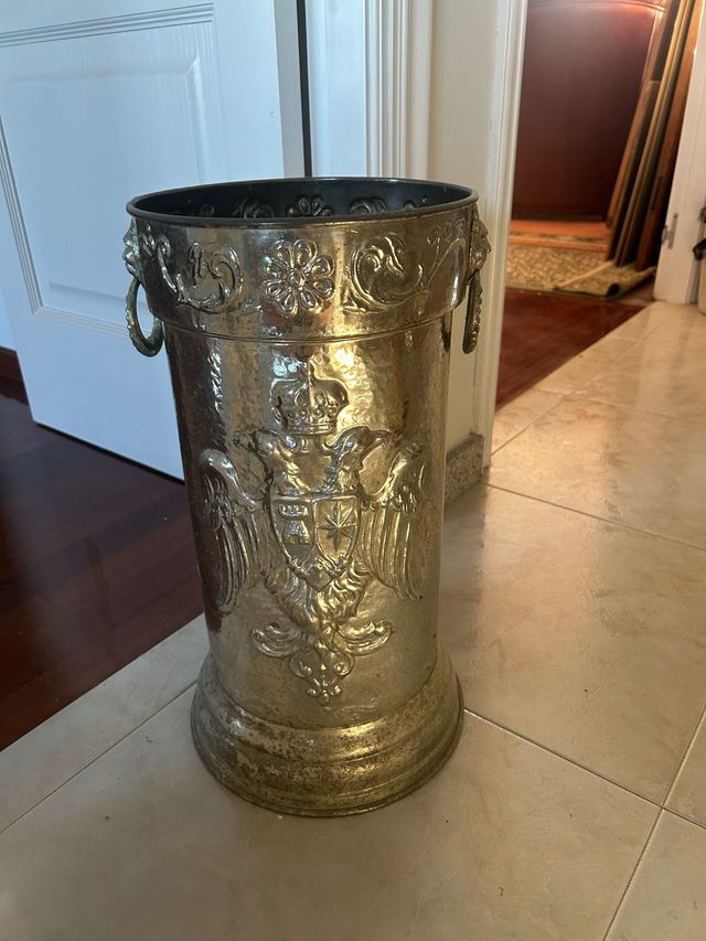 Paraguero metalico vintage color plata