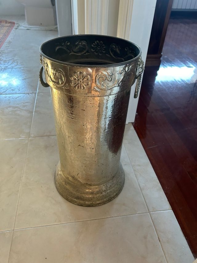 Paraguero metalico vintage color plata